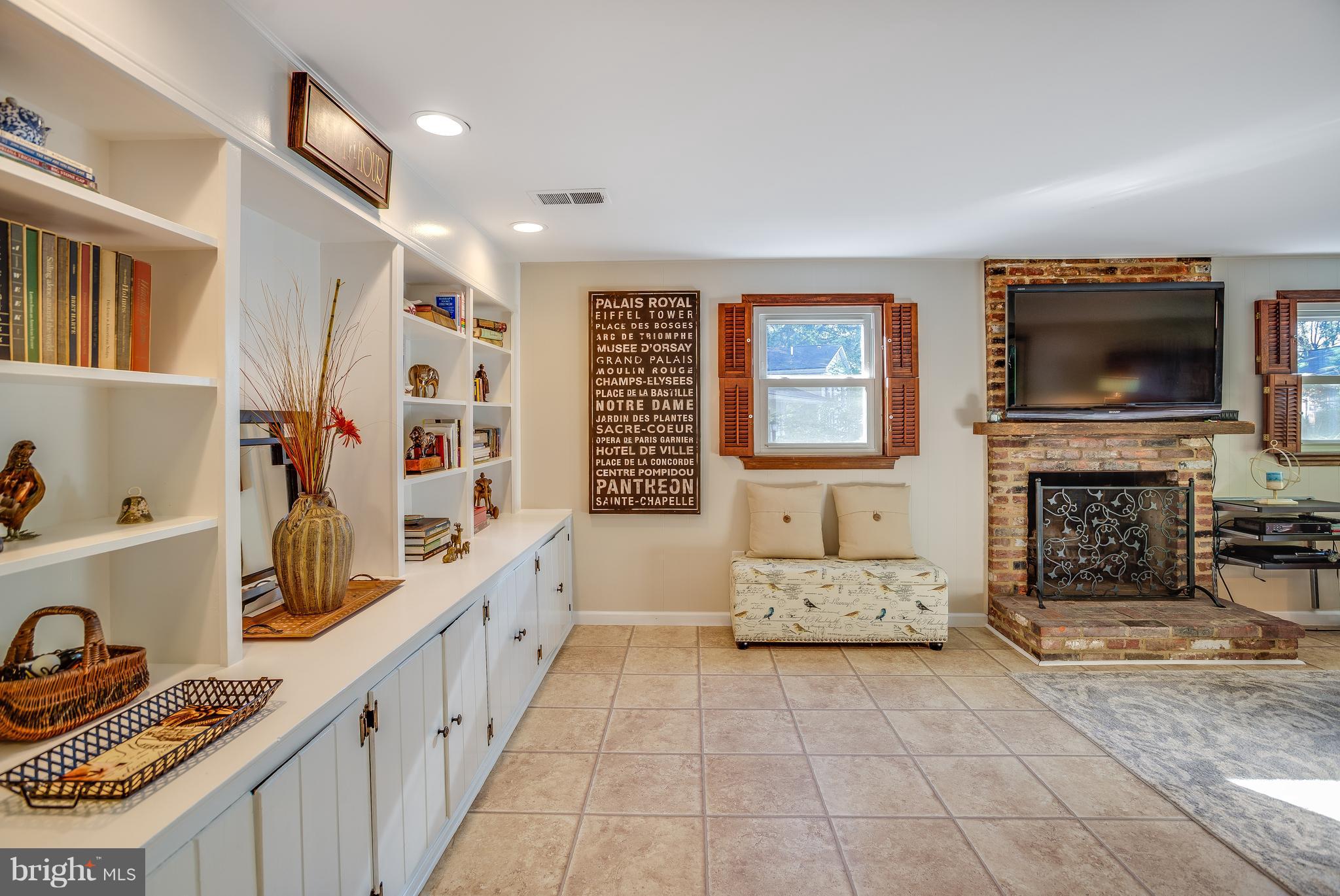 6707 Tusculum Road Bethesda, MD 20817 - Photo 11 of 27 Family Room