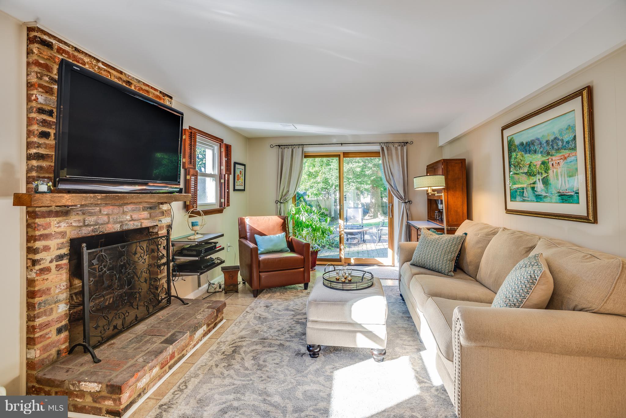 6707 Tusculum Road Bethesda, MD 20817 - Photo 12 of 27 Family Room