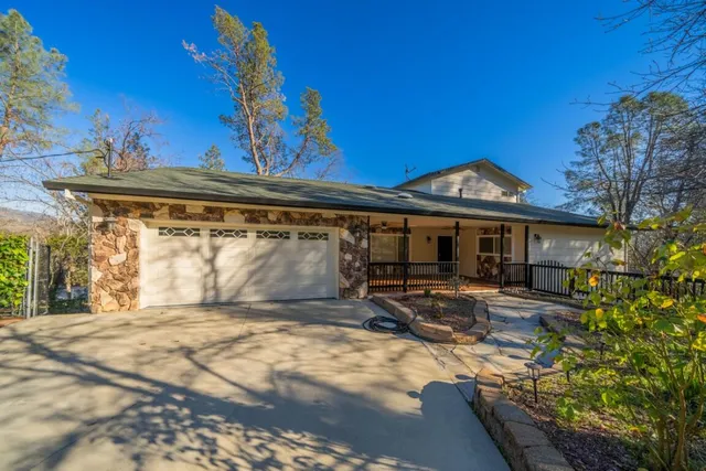 $598,000 | 15943 Highland Circle, Redding, CA 96001