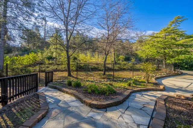 $598,000 | 15943 Highland Circle, Redding, CA 96001