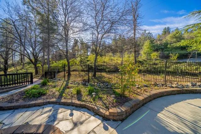 $598,000 | 15943 Highland Circle, Redding, CA 96001