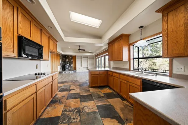 $570,000 | 15943 Highland Circle, Redding, CA 96001