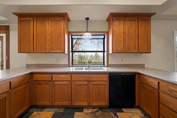 $570,000 | 15943 Highland Circle, Redding, CA 96001