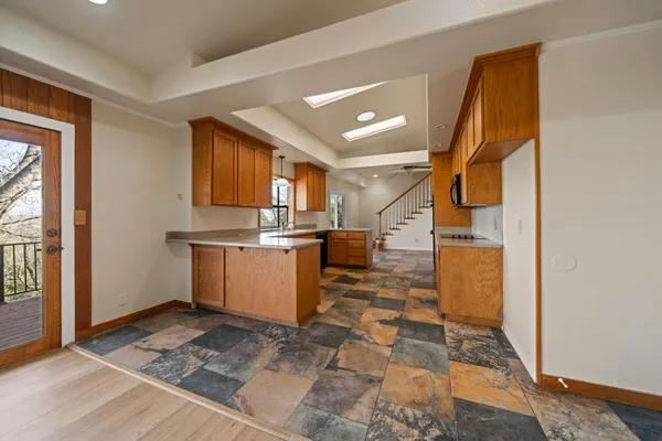 $570,000 | 15943 Highland Circle, Redding, CA 96001