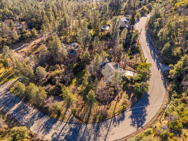 $598,000 | 15943 Highland Circle, Redding, CA 96001