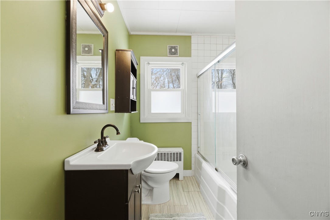 3564 Kirk Road Camillus, NY 13164 - Photo 13 of 24 Bathroom