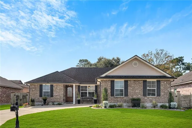 $300,000 | 2446 Ave Mont Martre, Terrytown, LA 70056