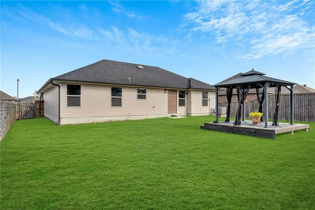 $300,000 | 2446 Ave Mont Martre, Terrytown, LA 70056