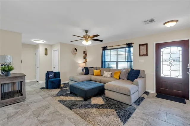 $300,000 | 2446 Ave Mont Martre, Terrytown, LA 70056