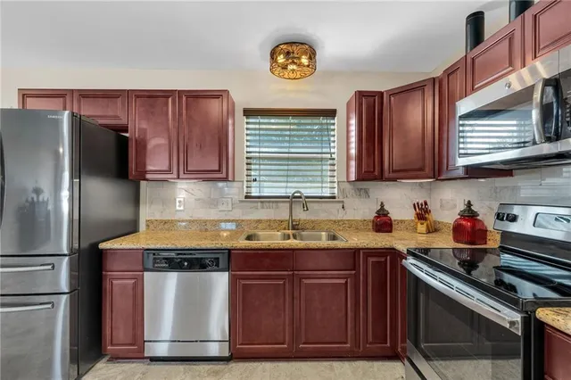 $300,000 | 2446 Ave Mont Martre, Terrytown, LA 70056