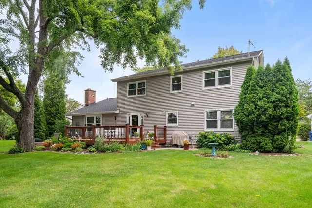 a view of a house with a backyard