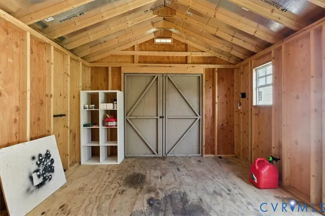 a view of livingroom with furniture