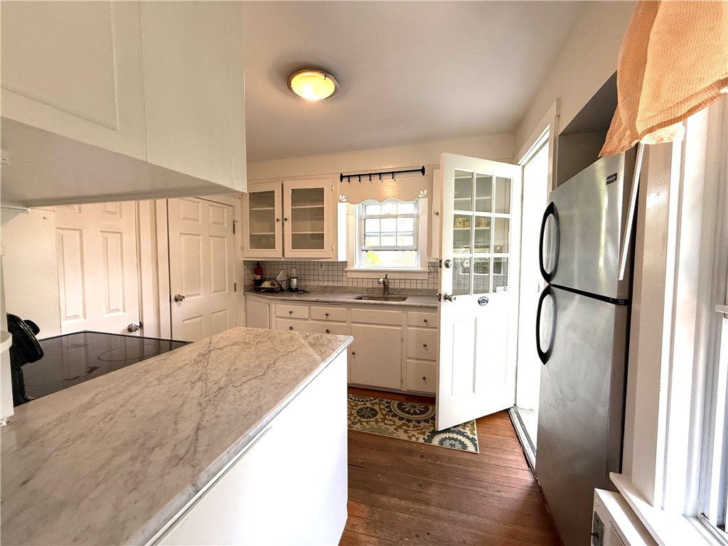 124 Beach Road Bristol, RI 02809 - Photo 7 of 22