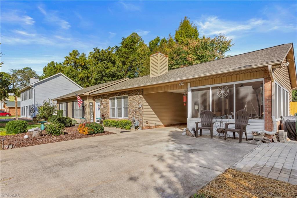 741 Burguss Road High Point, NC 27265 - Photo 3 of 21