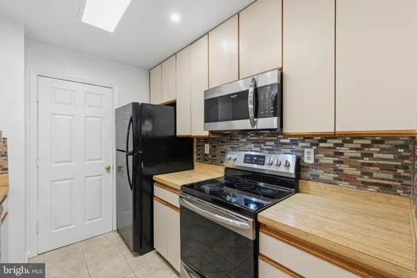$2,300 | 13706 Modrad Way, Unit 7A32, Silver Spring, MD 20904