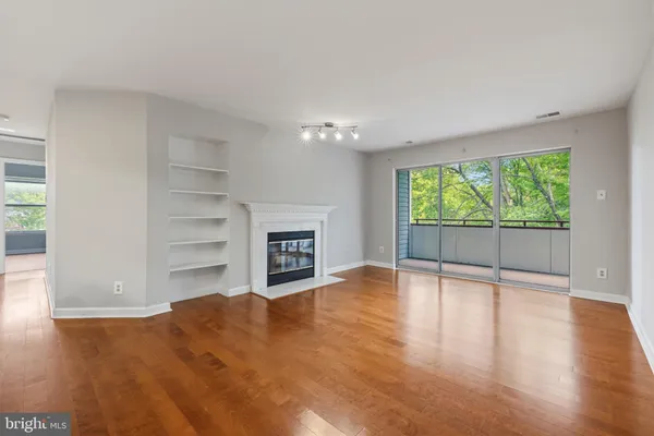 $2,300 | 13706 Modrad Way, Unit 7A32, Silver Spring, MD 20904