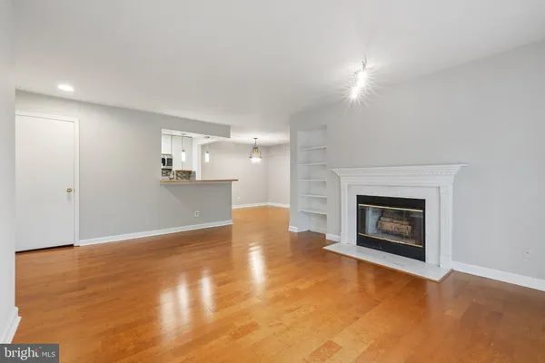 $2,300 | 13706 Modrad Way, Unit 7A32, Silver Spring, MD 20904
