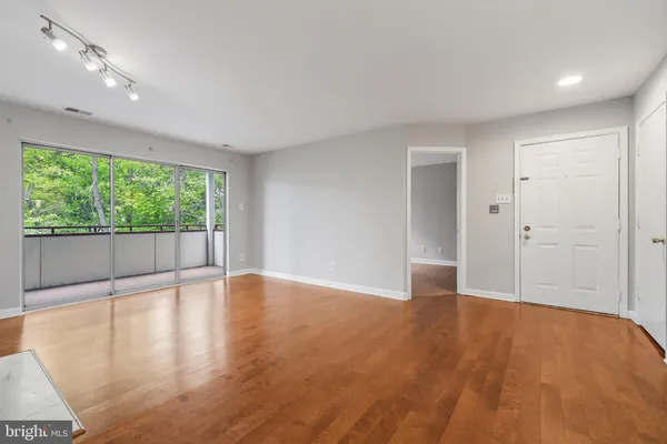 $2,300 | 13706 Modrad Way, Unit 7A32, Silver Spring, MD 20904