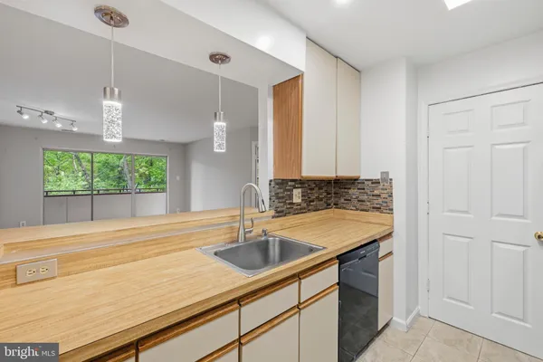 $2,300 | 13706 Modrad Way, Unit 7A32, Silver Spring, MD 20904
