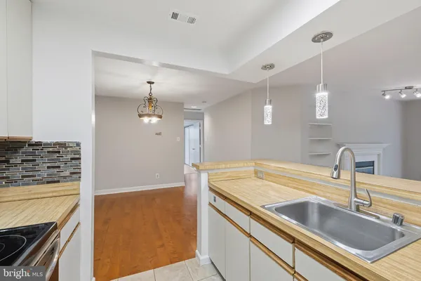 $2,300 | 13706 Modrad Way, Unit 7A32, Silver Spring, MD 20904
