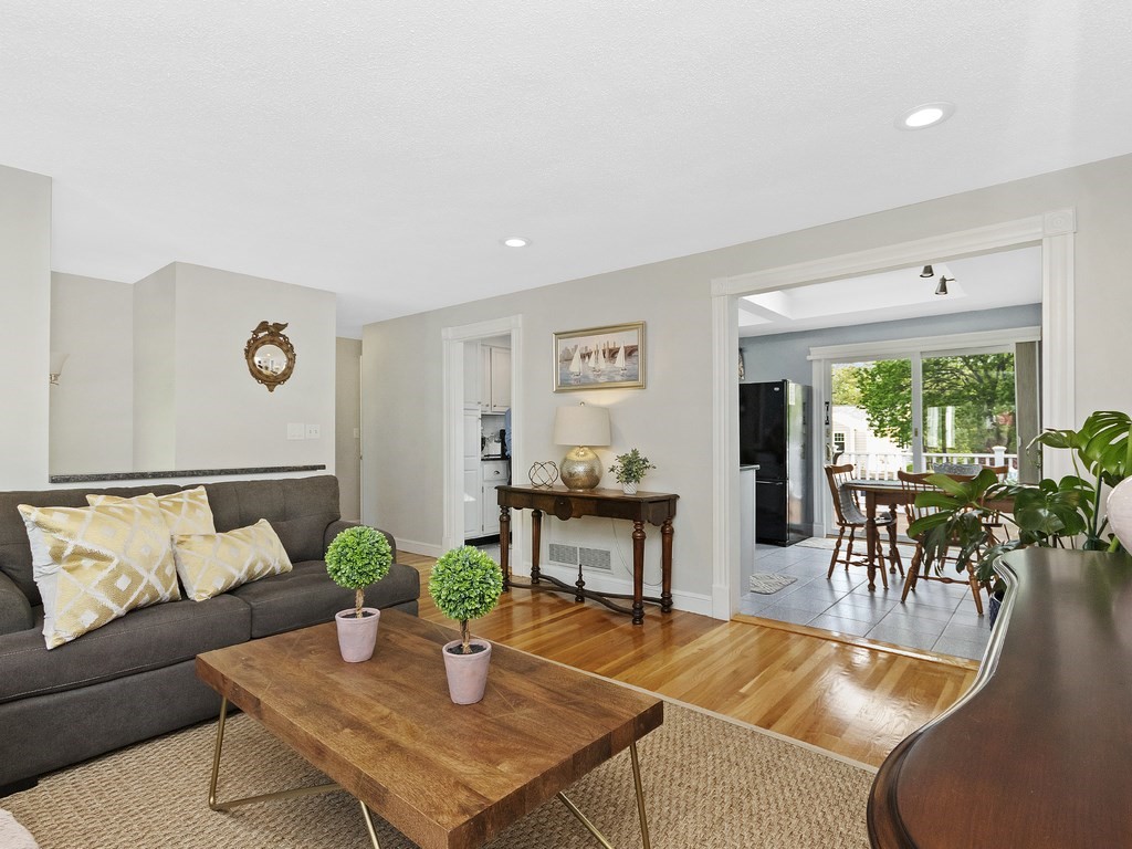 35 Arnold Road Norwood, MA 02062 - Photo 13 of 36 Gallery Image 13