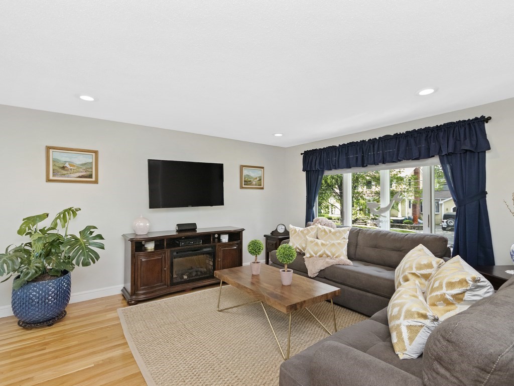 35 Arnold Road Norwood, MA 02062 - Photo 15 of 36 Gallery Image 15