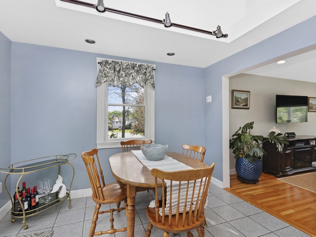 35 Arnold Road Norwood, MA 02062 - Photo 16 of 36 Gallery Image 16