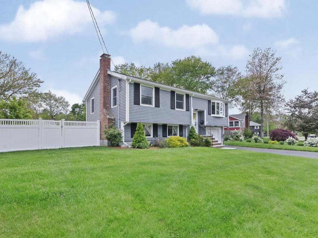 35 Arnold Road Norwood, MA 02062 - Photo 2 of 36 Gallery Image 2