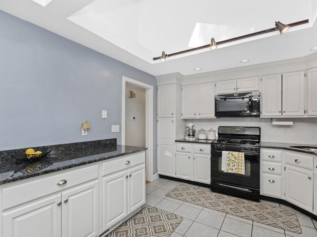 35 Arnold Road Norwood, MA 02062 - Photo 25 of 36 Gallery Image 25