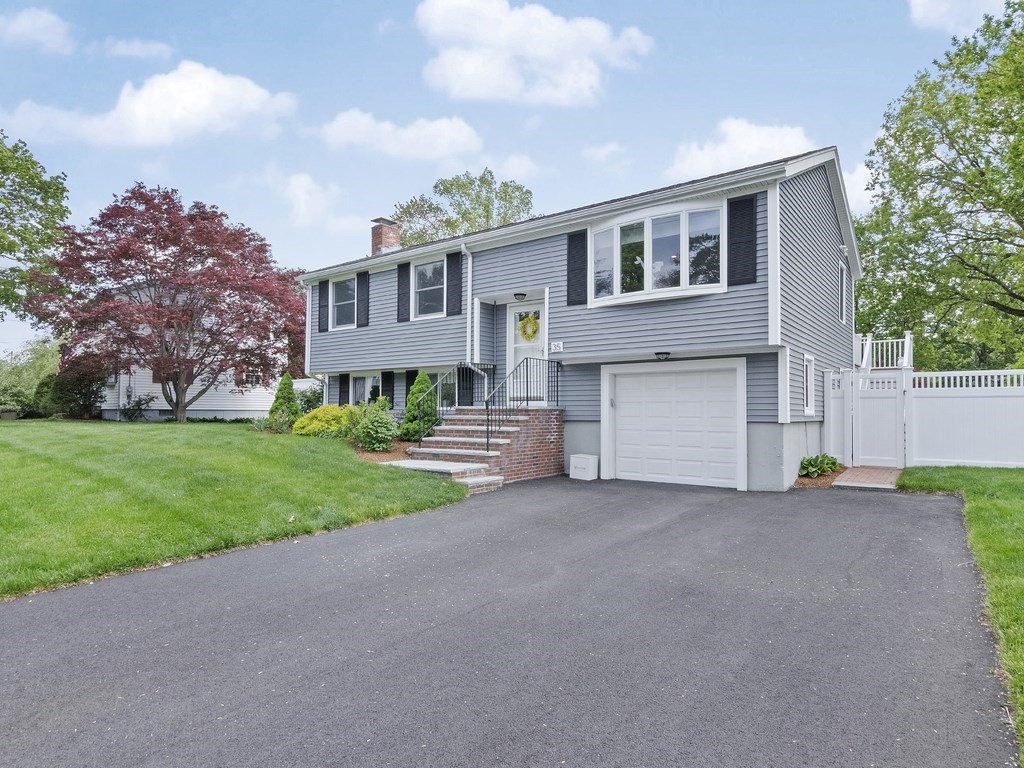 35 Arnold Road Norwood, MA 02062 - Photo 3 of 36 Gallery Image 3