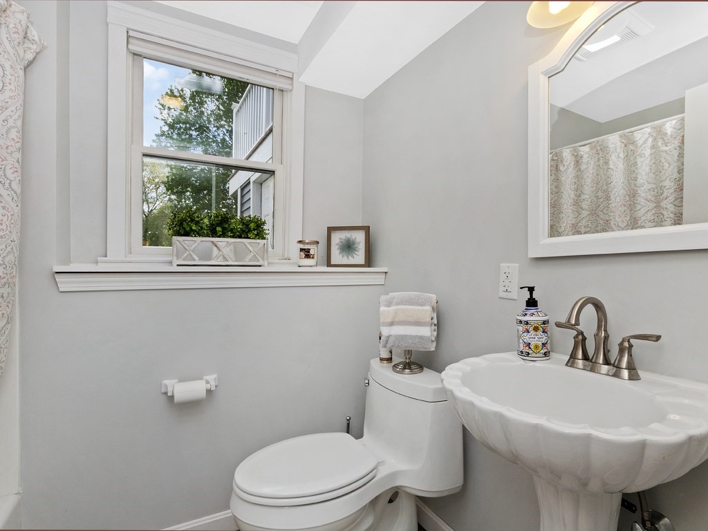35 Arnold Road Norwood, MA 02062 - Photo 33 of 36 Gallery Image 33