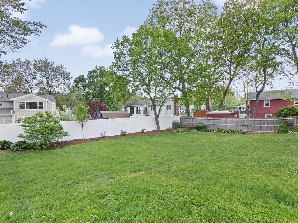 35 Arnold Road Norwood, MA 02062 - Photo 6 of 36 Gallery Image 6