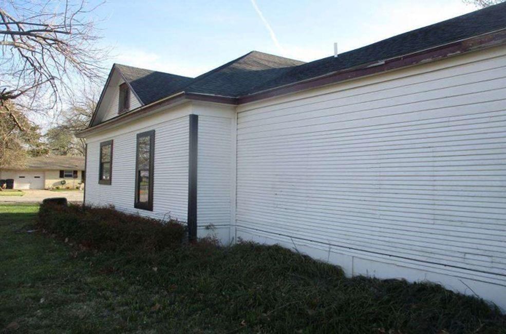 115 West Spruce Street Whitewright, TX 75491 - Photo 3 of 7 a view of backyard of house and trees
