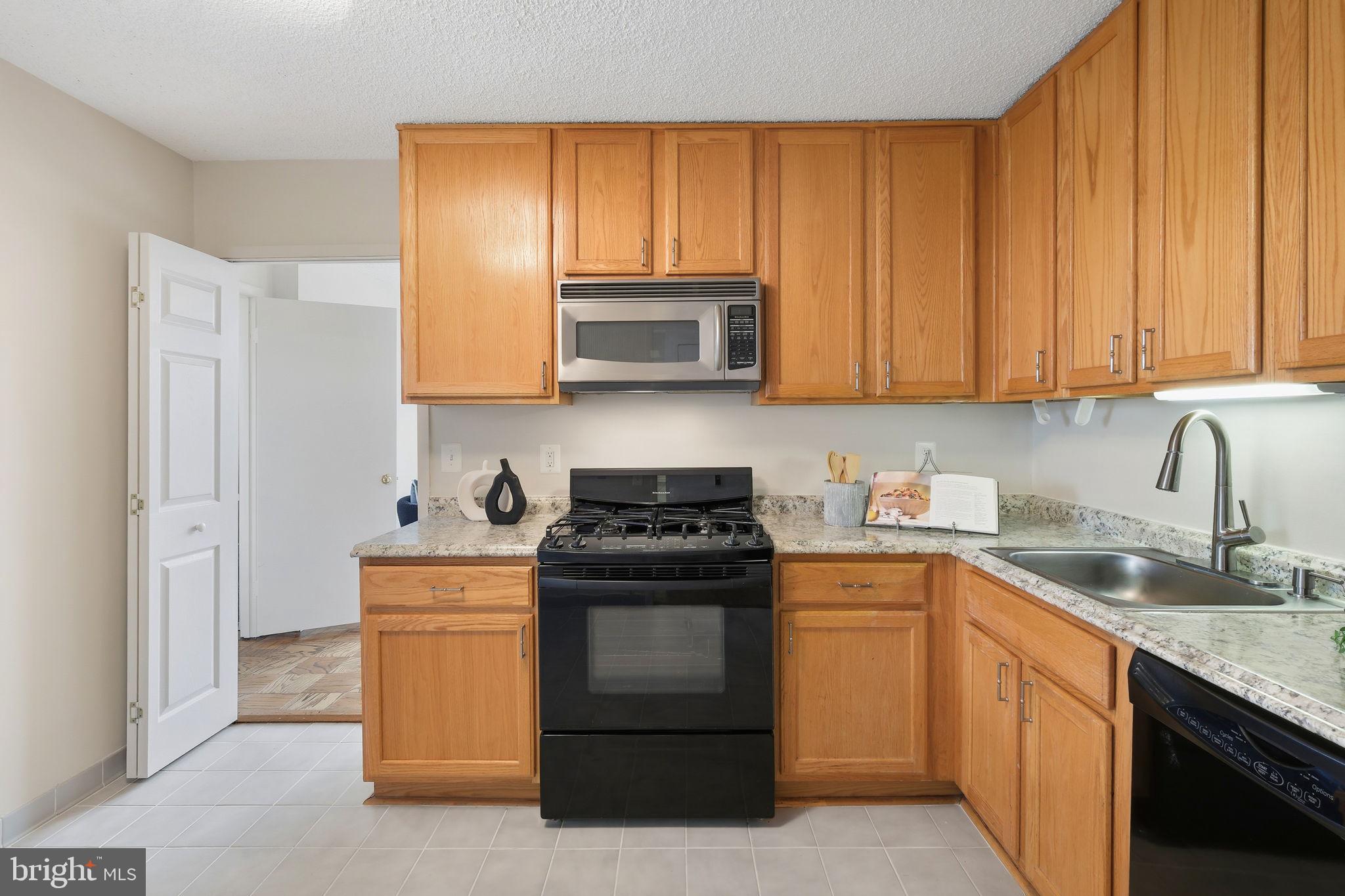 5225 Pooks Hill Road, Unit 612S Bethesda, MD 20814 - Photo 7 of 22