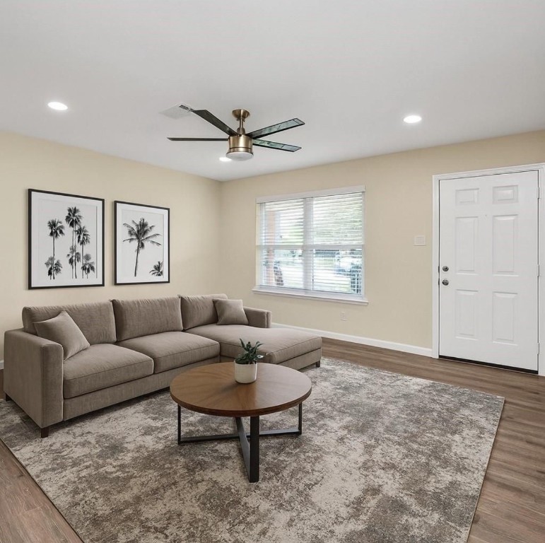 531 Edgebrook Drive Houston, TX 77034 - Photo 6 of 28