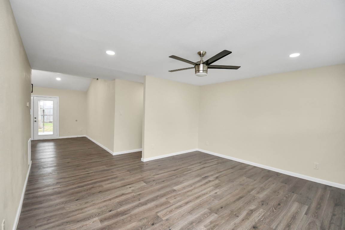 531 Edgebrook Drive Houston, TX 77034 - Photo 7 of 28