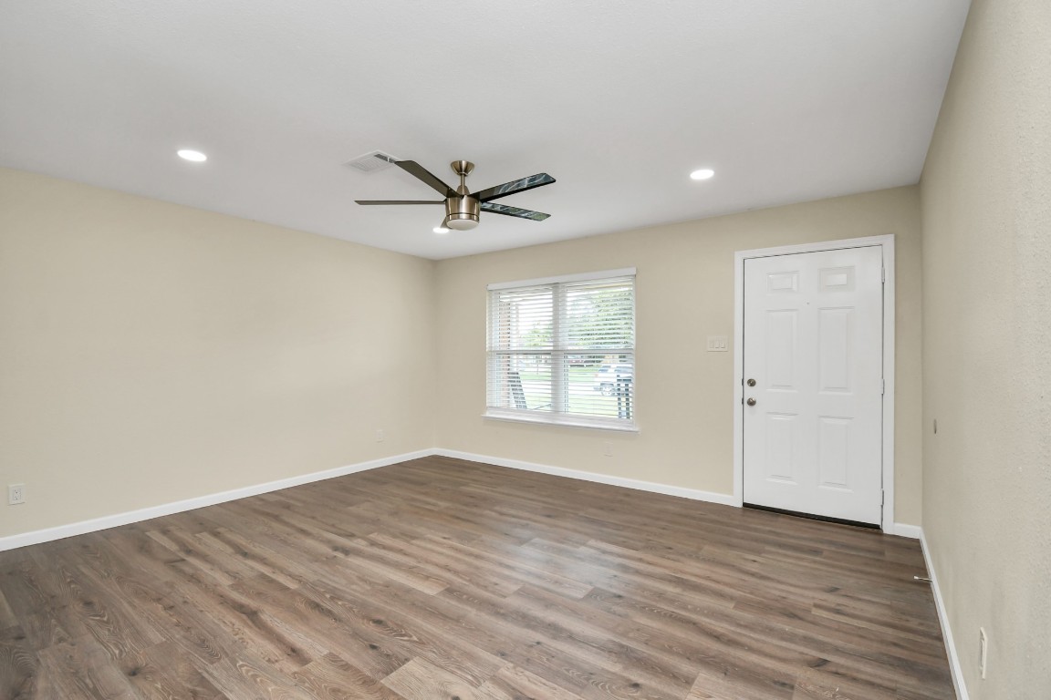 531 Edgebrook Drive Houston, TX 77034 - Photo 9 of 28