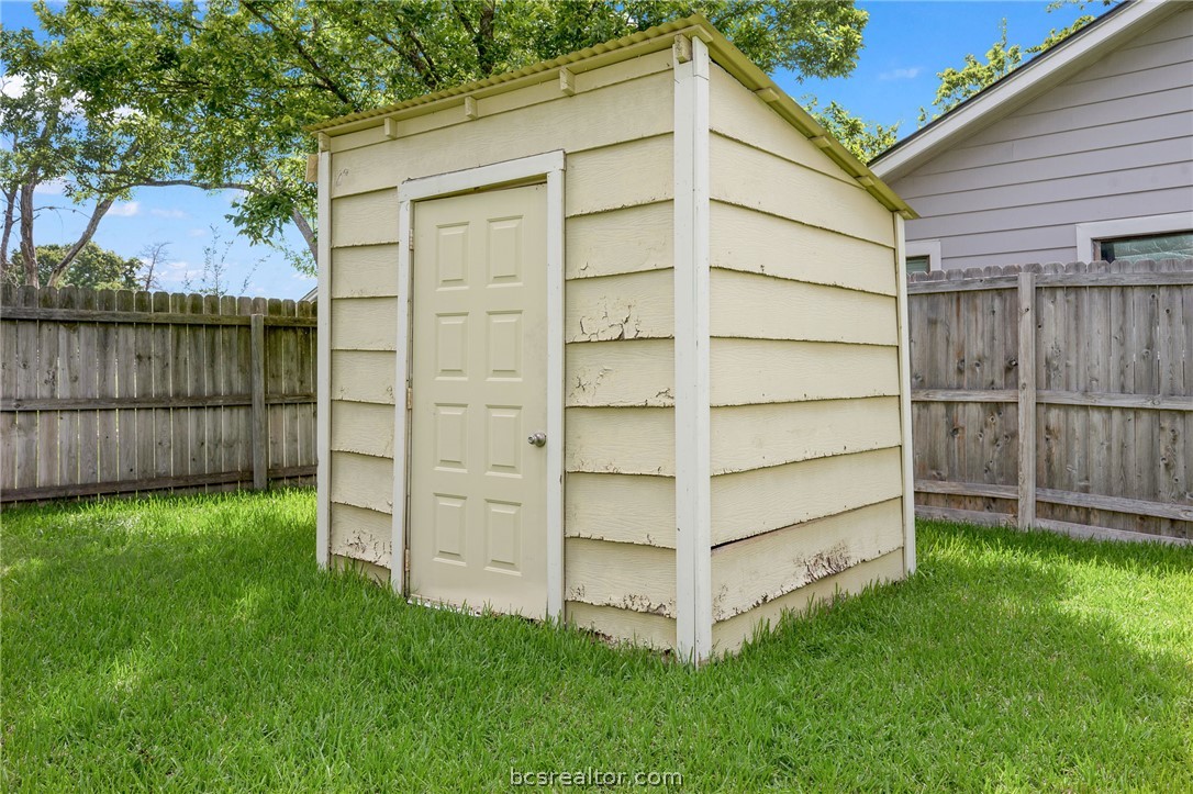 110 North Gordon Street Bryan, TX 77802 - Photo 12 of 18