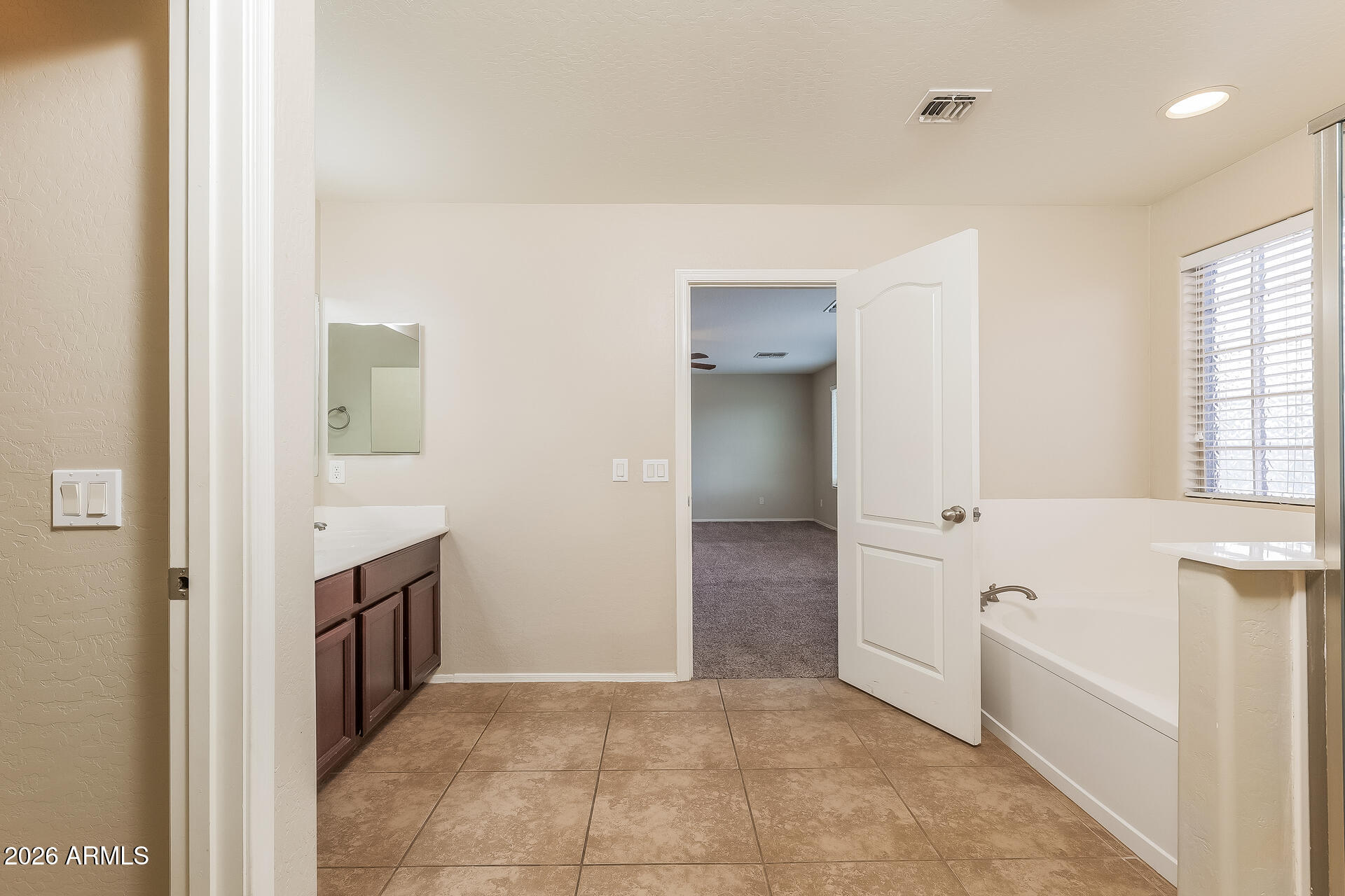 19204 North Lariat Road Maricopa, AZ 85138 - Photo 14 of 22 015-photo-main-bathroom-15574400