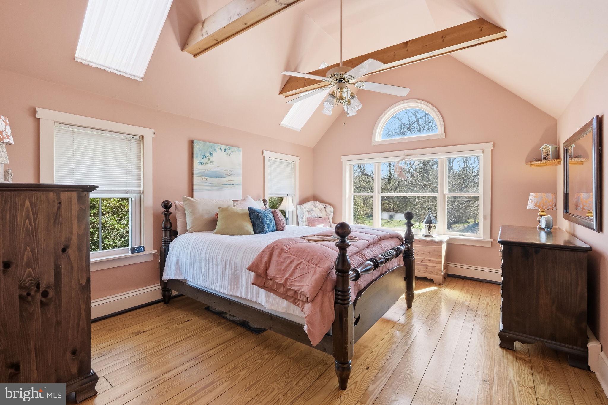 25913 Royal Oak Road St. Michaels, MD 21663 - Photo 23 of 34 Vaulted Ceiling in the Primary Bedroom