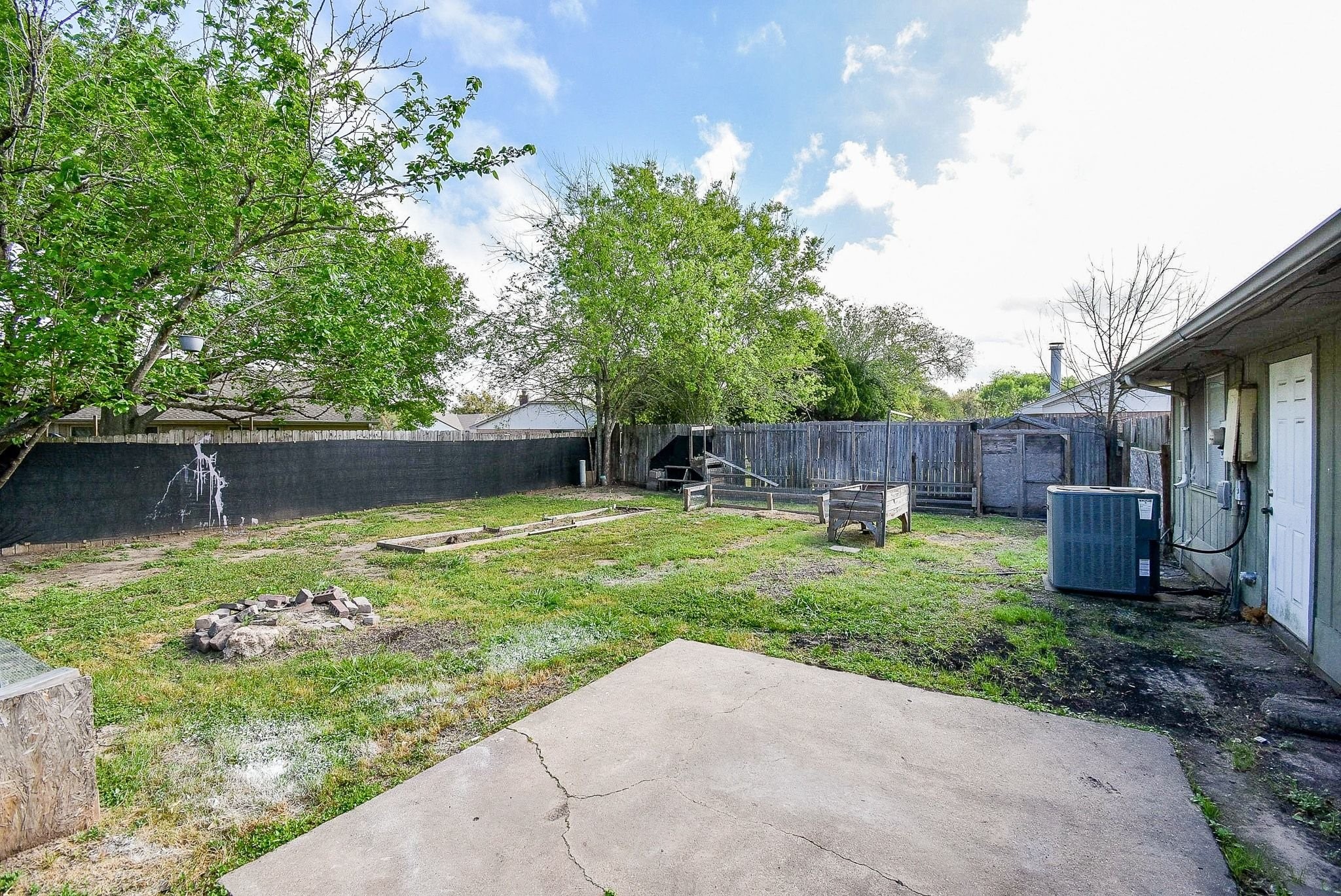16330 Meadowbrook Farm Road Houston, TX 77082 - Photo 18 of 20 a view of backyard with potted plants and wooden fence