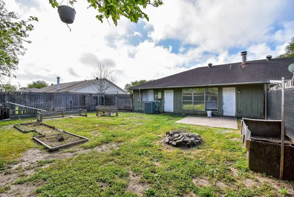 a view of a house with swimming pool and a yard