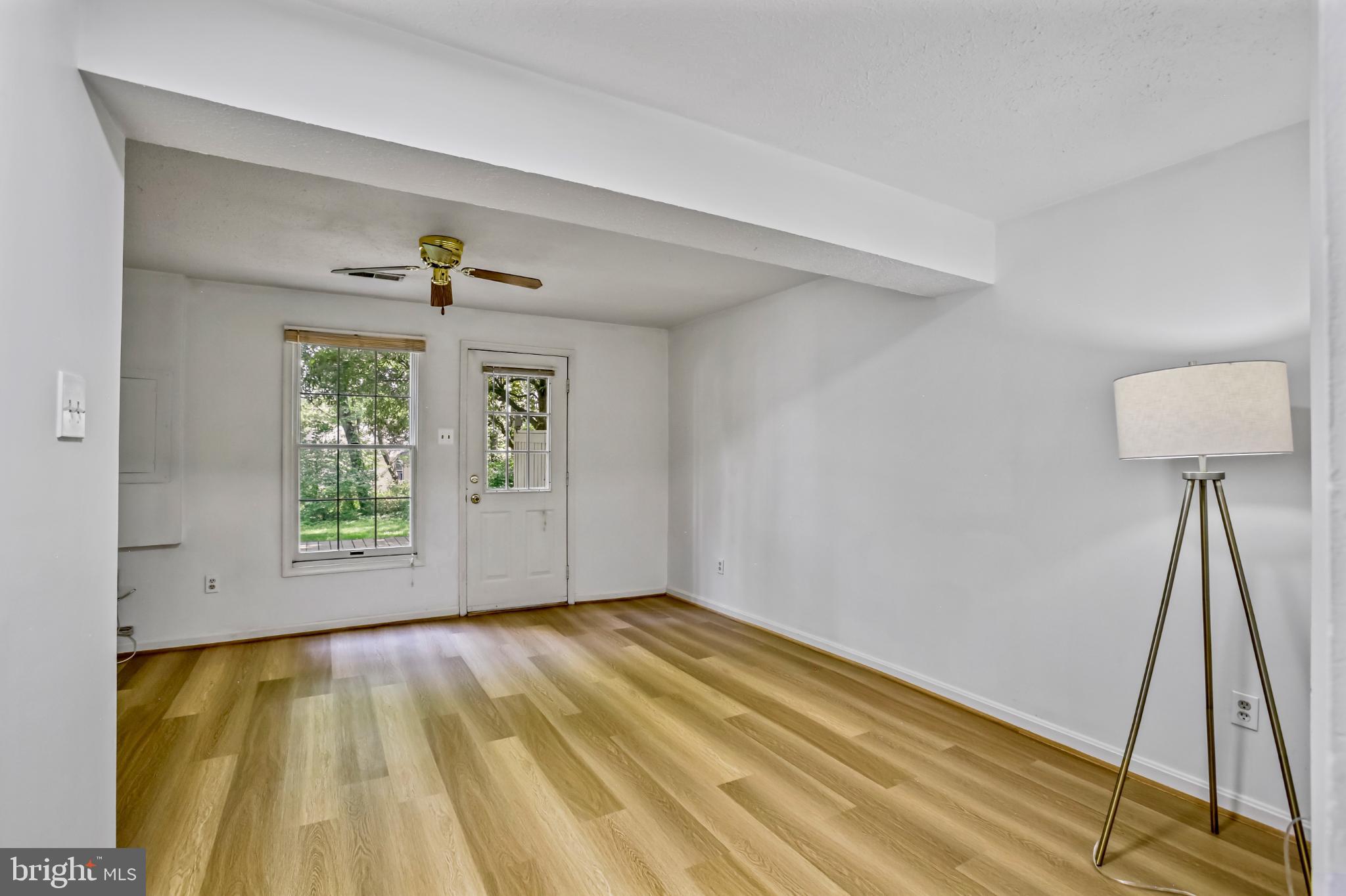 1675 Poplar Grove Drive Reston, VA 20194 - Photo 17 of 32 a view of an empty room and window
