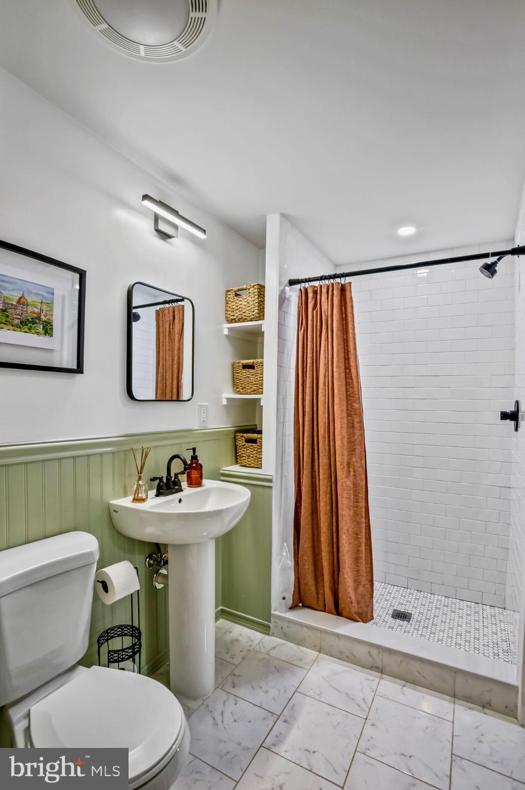 1675 Poplar Grove Drive Reston, VA 20194 - Photo 19 of 32 a bathroom with a sink toilet and shower