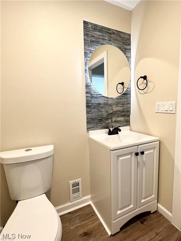 2402 Noble Road Cleveland, OH 44121 - Photo 15 of 29