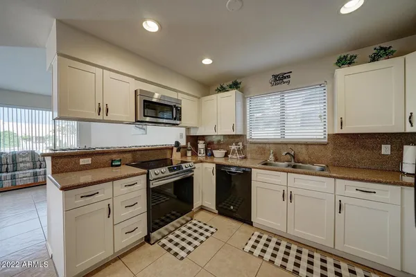 $595,000 | 517 South Marina Drive, Gilbert, AZ 85233