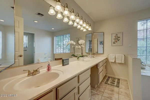 $595,000 | 517 South Marina Drive, Gilbert, AZ 85233