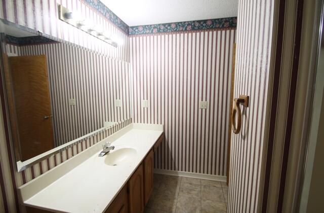 465 Ridge Lake Road Crestview, FL 32536 - Photo 25 of 34 a bathroom with a sink and a mirror