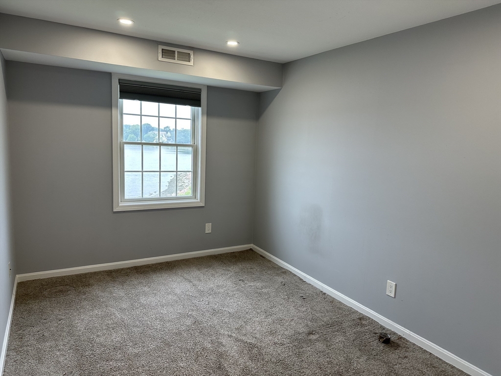 20 Heaths Court, Unit 309 Lynn, MA 01905 - Photo 18 of 18 an empty room with a window