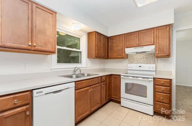 $355,000 | 3031 Heathcroft Court, Charlotte, NC 28269